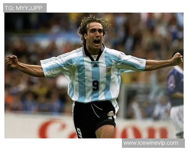 2000年足球世界球星排名盘点及其影响力分析 2000年足球世界球星排名盘点及其影响力分析