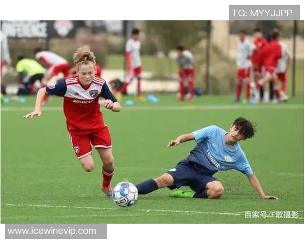 《球场传奇永恒回响致敬足球巨星的旋律与荣耀》 《球场传奇永恒回响致敬足球巨星的旋律与荣耀》