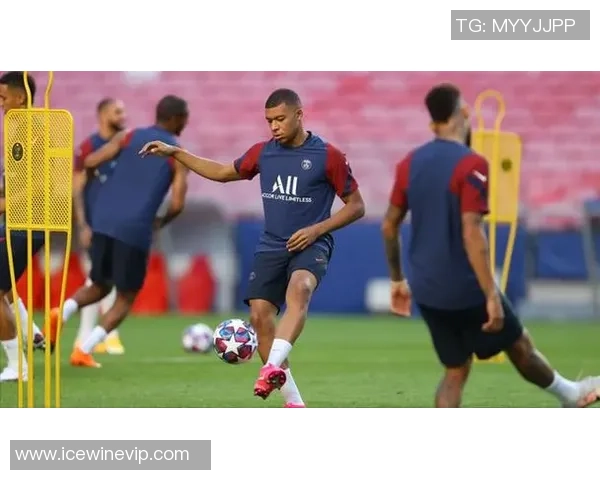 姆巴佩在美国足球场上的英姿飒爽瞬间 展现速度与技巧的完美融合 姆巴佩在美国足球场上的英姿飒爽瞬间 展现速度与技巧的完美融合