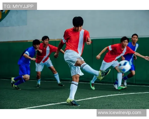 聚焦足球巨星专属战靴揭秘球员足下风采与绿茵传奇故事